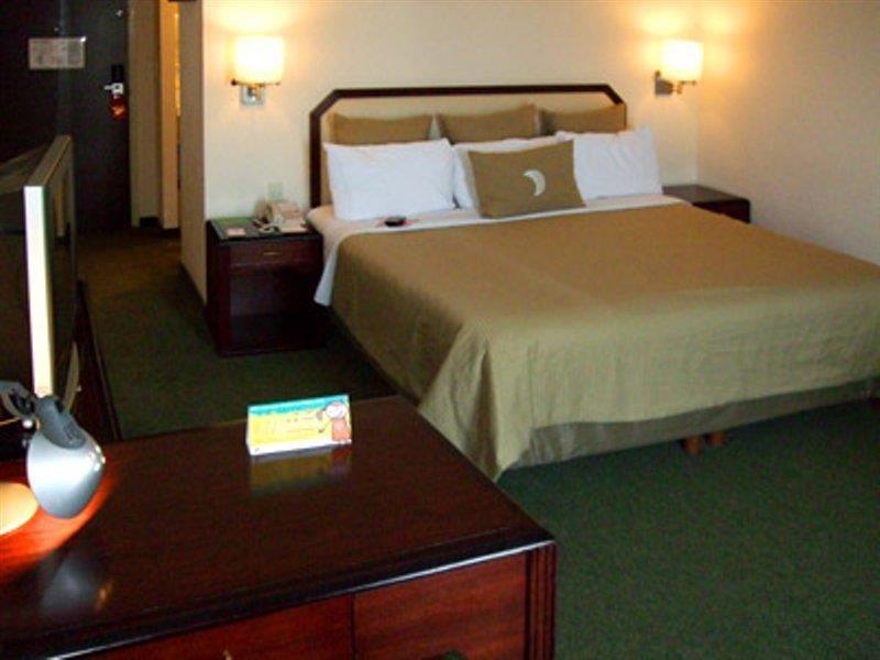 Fiesta Inn Express Chihuahua Exterior photo